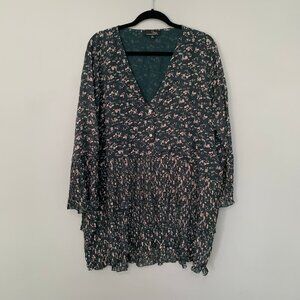 NWOT‎ Suzanne Betro green small print floral flowy flutter pullover top shirt